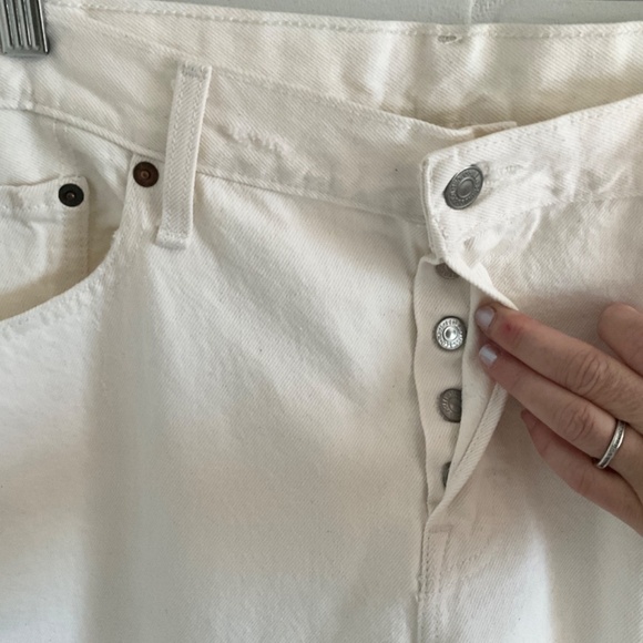 Levi’s 501 White Straight Relaxed fit Button fly Distressed Men or unisex 32x32 - Picture 12 of 16